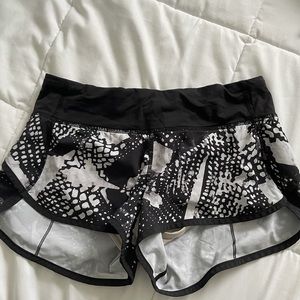 Lululemon Speed up 2.5” shorts